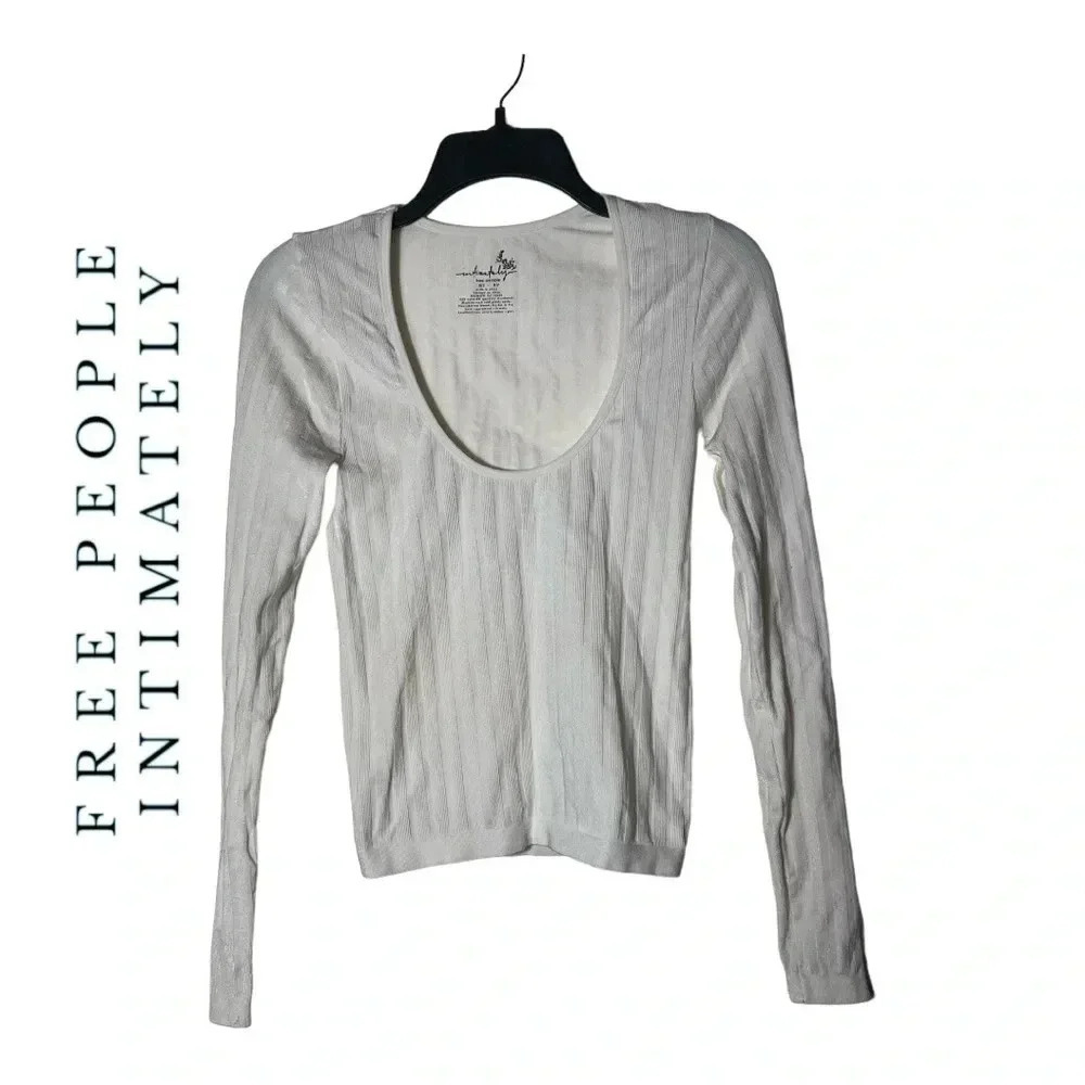 1817. FREE PEOPLE INTIMATELY LONG SLEEVE SCOOP NECKLINE WHITE‎ SIZE XSMALL/SMALL
